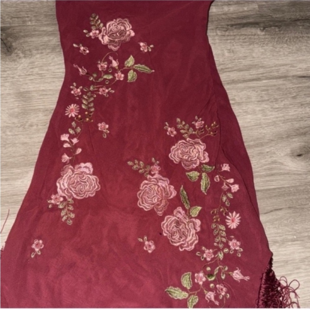 ❤️‍🔥Firm Price❤️‍🔥House of CB ELOISA Wine Embroidered Midi Dress - Picture 8 of 15